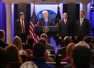 Trump diz que está “envergonhado” dos juízes que votaram contra tarifas