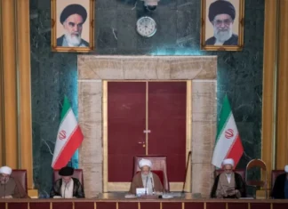 Israel ataca edifício da assembleia dos peritos no Irã em meio à sucessão do líder supremo