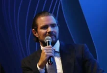 Prisão mantida e troca de advogados aumentam especulações sobre delação de Daniel Vorcaro