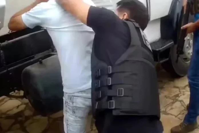 professor-e-preso-por-abusar-de-alunas-adolescentes-com-toques-indevidos-em-escola-na-bahia