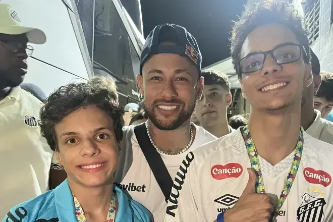 Neymar-se-encontra-com-Charles-e-Chiquinho