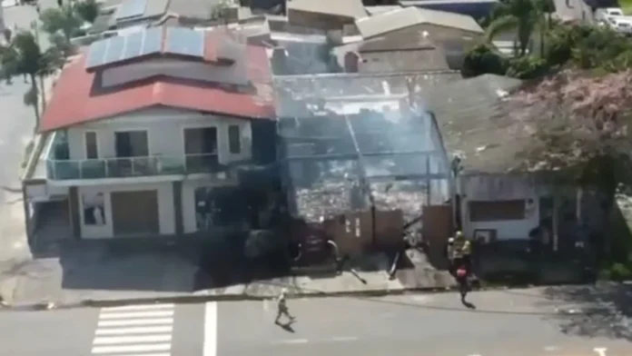VIDEO-Veja-como-ficou-restaurante-onde-aviao-caiu-em-Capao-da-Canoa-RS-6