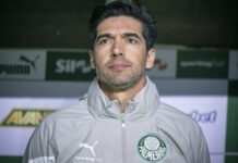 Palmeiras empata com Corinthians em 0 a 0 na Neo Química Arena; Alviverde desperdiça superioridade numérica