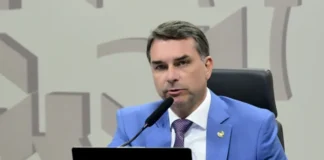 Flávio Bolsonaro defende ampliação da exploração mineral e agropecuária durante agenda no Pará