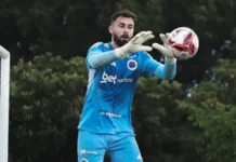 Internacional negocia contratação de Matheus Cunha, goleiro do Cruzeiro