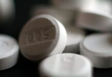 Anvisa suspende lote de paracetamol após suspeita de mofo