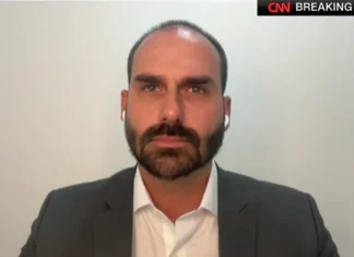 Eduardo Bolsonaro se reúne com Benjamin Netanyahu nos Estados Unidos e diz que conversaram sobre Jair e Flávio Bolsonaro