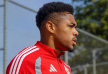 Zagueiro do Inter será julgado pelo STJD por entrada dura em Gabriel Pec