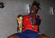 Nico Williams comemora título da Copa com funk brasileiro em Madrid