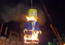 Iranianos queimam boneco gigante de Lego de Donald Trump durante funeral de Ali Khamenei