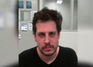 Milo Yiannopoulos é deportado dos EUA para o Reino Unido após ser detido pelo ICE
