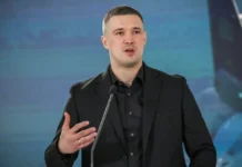 Ex-ministro da Defesa da Ucrânia pede eleições durante guerra e desafia Zelensky