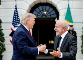 Lula liga para Trump, que propõe retomada de negociações sobre tarifas