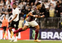 Fluminense vence, impõe 6ª derrota seguida e aumenta crise do Corinthians