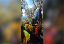 FAB e Bombeiros divulgam imagens das buscas e do resgate de vítimas de helicóptero em SC