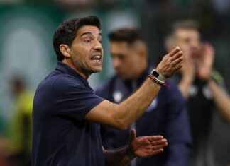 Abel Ferreira consegue efeito suspensivo e estará em Palmeiras x Botafogo