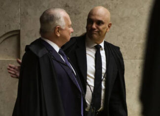 Fachin consulta ministros antes de decidir sobre investigação contra Moraes e tenta evitar crise no STF