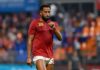Ex-Tottenham, Townsend é atropelado por rolo de gramado durante jogo