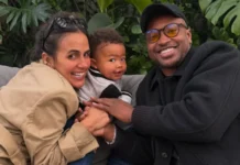 Thiaguinho abre álbum de fotos para celebrar 1 ano do filho