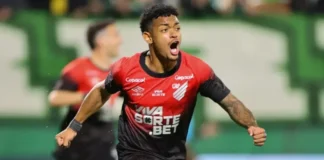 Athletico-PR escala Léo Derik contra o Grêmio após condenação por estupro