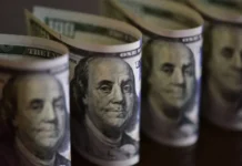 Dólar fecha próximo de R$ 5,03 em meio à alta do petróleo e expectativa eleitoral