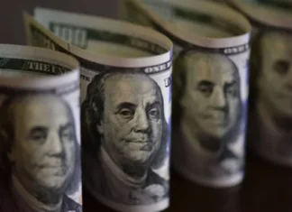 Dólar fecha próximo de R$ 5,03 em meio à alta do petróleo e expectativa eleitoral