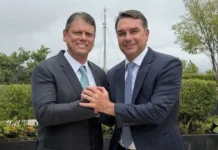 Tarcísio prevê governo de pacificação com Flávio Bolsonaro e defende autonomia para escolha de ministros