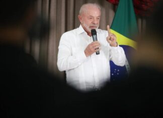 “Às vezes o povo não vota porque não compreendeu”, diz Lula após 1º turno
