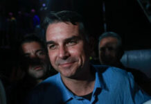 Flávio Bolsonaro vence Lula no Japão no 2º turno das eleições